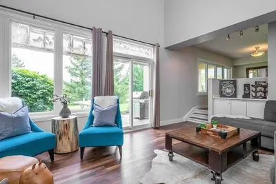 Image de Memory Lane - Walk to the Village / Sleeps 10