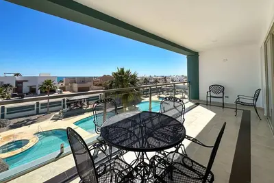 Image de Modern Exclusive Condo with Pools & Tranquillity #309