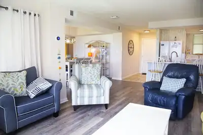 Image de A Wave From It All - First Floor Condo