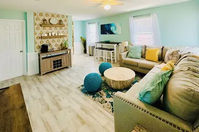 Image de Newly Renovated 3bd/2bth, 1 Blk to Beach