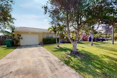 Image de Dog-friendly home near golf course with enclosed backyard, W\/D, Ac, & patio