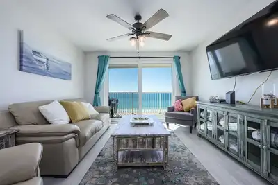 Image de 25% Off - Beachfront -New Remodel-Steps to Beach