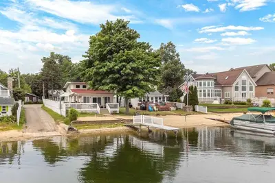 Image de Lakefront Oasis with private beach and dock in Southwest Michigan!