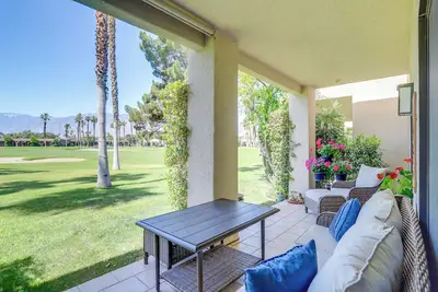 Image de Resort Pools + Golf: Palm Springs Condo!