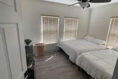 Image de Fully Renovated 2 Bedroom Gem
