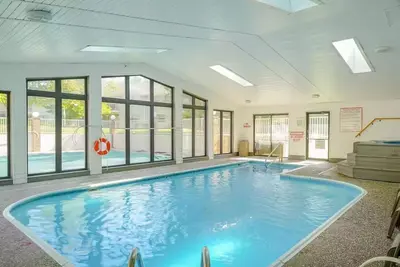 Image de Gorgeous, Pools, Hot Tub, Golf, 3 Min To Strip!