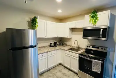 Image de Convenient New construction New furniture 2br/1bth