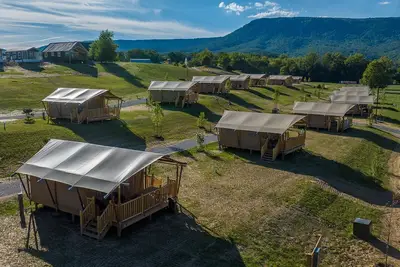 Image de Luxury Glamping Tent at New Luray Riverfront Resort - (V417)