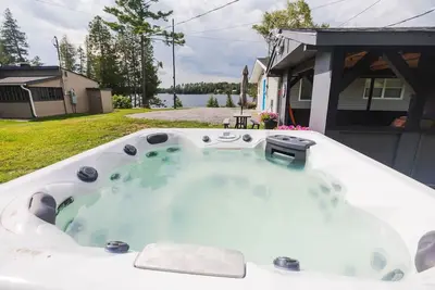 Image de Waterfront-Pet Friendly-HotTub-Firepit-Bbq
