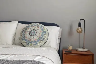 Modern Flat nr Waterloo, Sleeps 4, Free Parking