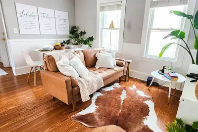 Luxe apartment at Mit/Harvard with Free parking