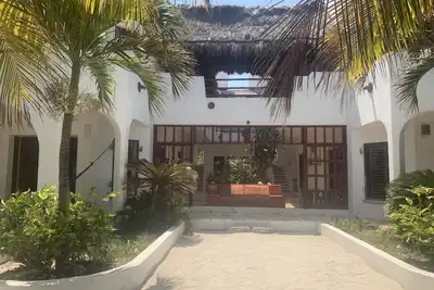 Image de Large Two bedroom Beach home-close to town