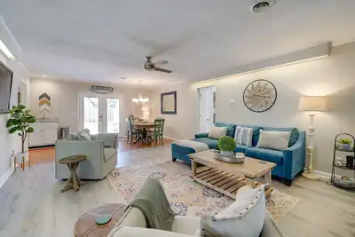 Image de Oak Island Home w/ Spacious Backyard & Porch