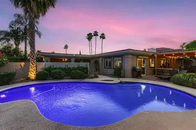Image de Luxe Oasis Mins to Old Town, Golf, Casino, Spring Training + Heated Pool & Spa\n