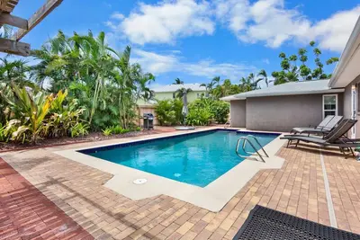 Image de Peaceful Monthly Escape with Private Pool and Tranquil Garden Patio