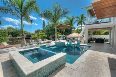 Image de Canal-Front Oasis with Private Dock, Pool, Near Beach & Shops - Aqua Cove