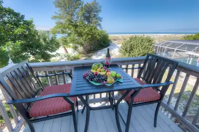 Image de Beach Front Home with Beautiful Sunset Views