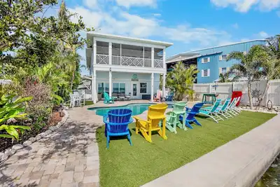 Image de Directly on the Bay - Water views, private pool and Dock for boats or fishing