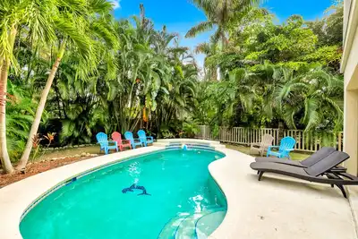 Image de Home near the beach! Private Pool and Ping Pong Table. - Beachwalk