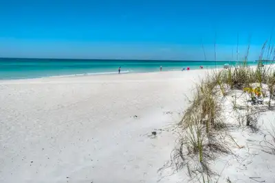 Image de Beachfront Condo with Balcony! -The Reefs Edge