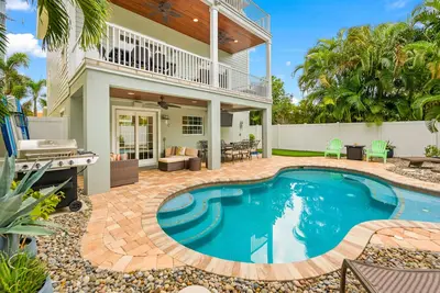 Image de Beautiful Home Private Saltwater Pool, Game Room, and Close to Beach!