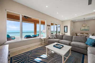 Image de Beachfront Condo with Gulf Views and Screened-in Lanai!