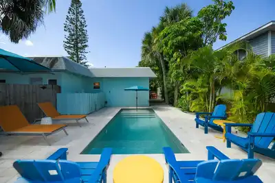 Image de Bungalow with Private Heated Pool! One Block to Beach! - Salty Dog