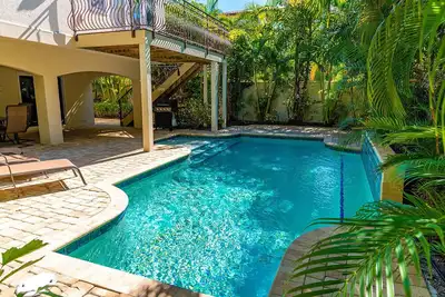 Image de Home with Private Pool, 8 minute walk to Beach! - Villa Portofino