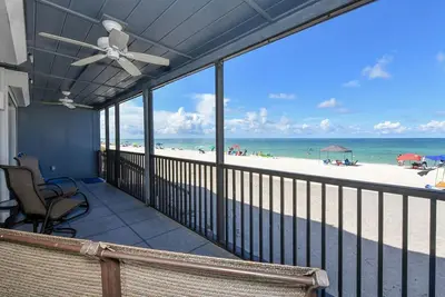 Image de Beachfront Condo, Private Patio with Steps to the Sand and Pool - Gulf Place 7b
