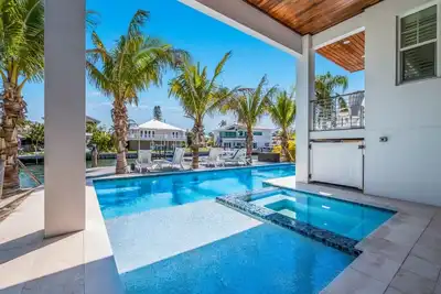 Image de Canal front home with Incredible Rooftop Views and Pool with Spa - Aqua Bay