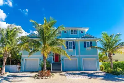 Image de Easy Walk to the Beach, Private Pool, Game Room, Rooftop Deck! - Tiki Beach