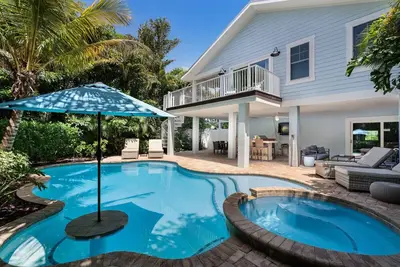 Image de Large Private Duplex, Heated Pool and Spa, Outdoor Kitchen and Tv
