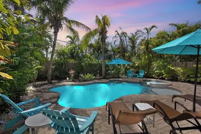 Image de 5 Minute Walk to the Beach! Private Heated Pool, Pet Friendly