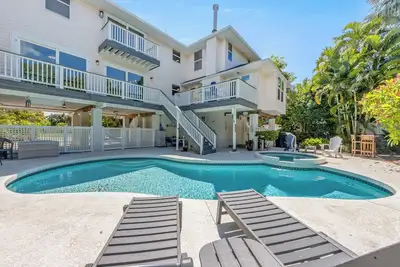 Image de Private Canal Front Home! Heated Pool and 24 ft Boat Dock! - Tarpon Pointe