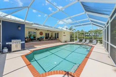 Image de Private Home 5 min to Beach, Heated Pool, Fully Equipped Kitchen! - Stay Calm