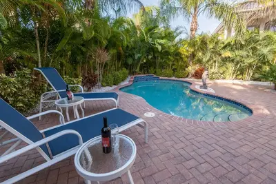 Image de Vacation Escape with Private Pool, Grill and Beach Gear! Near Beach and Dining