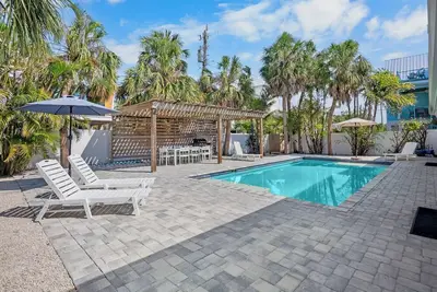 Image de Private Duplex, 1 Minute from the Beach! Heated Pool, Beautiful Updates