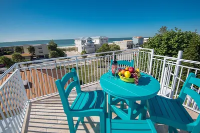 Image de Steps to the Beach! Private Heated Pool