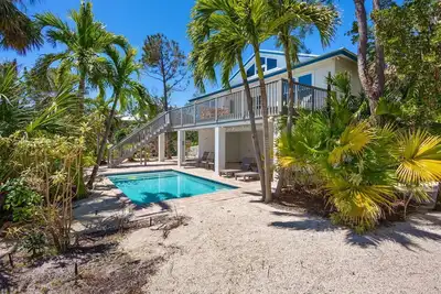 Image de Canal Front Home with Private Dock, Saltwater Pool, Kayaks - Magnolia Breeze