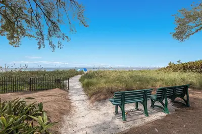 Image de Oceanfront Duplex with Pool and Scenic Beach Views! Close to Dining and Shopping