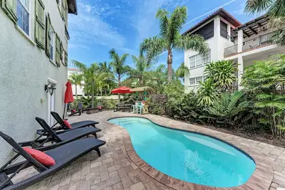Image de Family Vacation Home Near the Beach! Game Room, Heated Pool! - Salty Sands