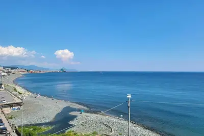 Image de Seafront large apartment with terrace