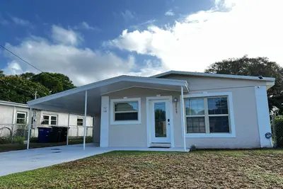 Image de Home near the Beach w/ Hot-tub and Movie Room