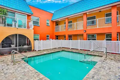 Image de Dog-friendly condo with pool, fitness area, balcony, fast WiFi, & W/D