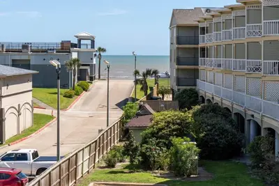 Image de Beachy Romantic Getaway-Steps from Beach