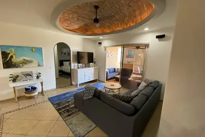 Image de Beautiful/Modern/Ocean Views Bella Sirena Resort 2bed/2bath-garage parking