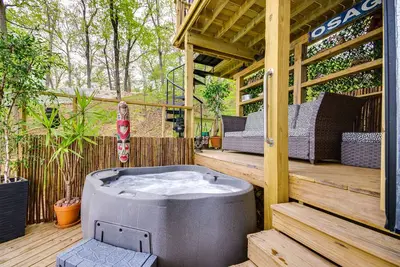 Image de Waterfront Ozarks Home w/ Hot Tub, Bar & Dock
