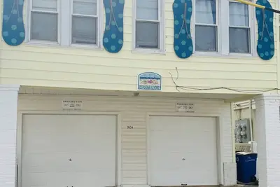 Image de 1 Block To Beach Boards Rides Amazing Location! ! Spacious 2bed/1bath! !