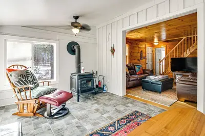 Image de Center Ossipee Cabin w/ Game Room & Fire Pit!