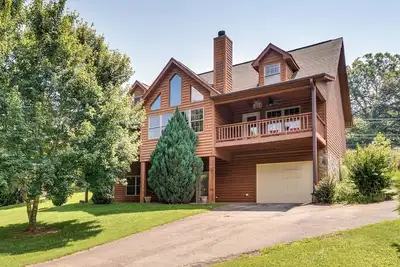 Image de Hiawassee River Retreat: 2 Mtn-View Decks!